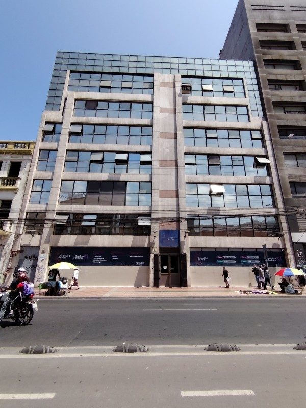 Edificio comercial de 7 pisos con plantas abiertas, Avenida Brasil — Comercial e Industrial en venta en Antofagasta